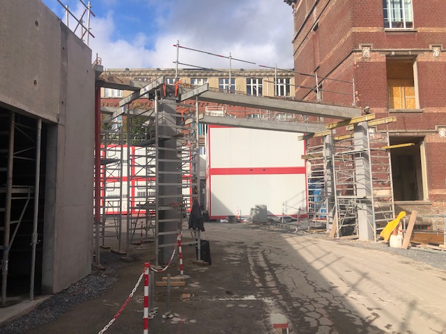 projet de rénovation Les poutres de liaison de la future passerelle entre le bâtiment Lacouture et St Eloi